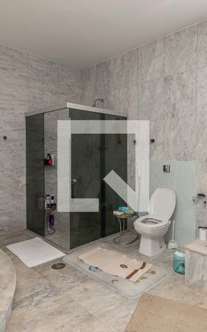 Casa para alugar com 400m², 3 quartos e 5 vagas Casa para alugar com 400m², 3 quartos e 5 vagasBanheiro da Suíte