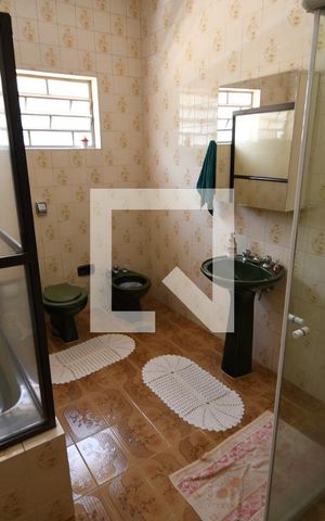 Casa à venda com 300m², 4 quartos e 3 vagasBanheiro 1