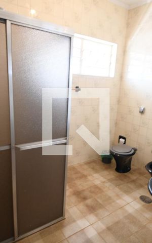 Casa à venda com 300m², 4 quartos e 3 vagasBanheiro 2