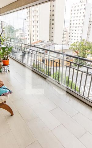 Apartamento à venda com 110m², 3 quartos e 3 vagas Apartamento à venda com 110m², 3 quartos e 3 vagasVaranda