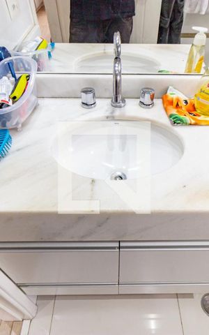 Apartamento à venda com 110m², 3 quartos e 3 vagas Apartamento à venda com 110m², 3 quartos e 3 vagasBanheiro da Suíte