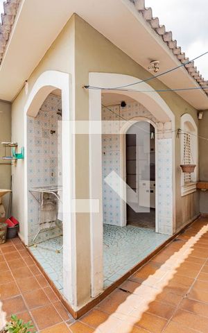 Casa à venda com 157m², 3 quartos e 3 vagas Casa à venda com 157m², 3 quartos e 3 vagasQuintal/Área de serviço