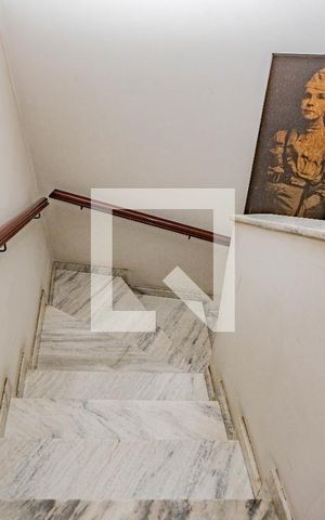 Casa à venda com 157m², 3 quartos e 3 vagas Casa à venda com 157m², 3 quartos e 3 vagasEscada