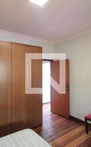 Casa à venda com 358m², 6 quartos e 2 vagasSuite
