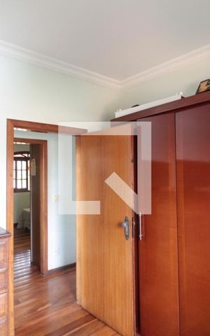 Casa à venda com 358m², 6 quartos e 2 vagasQuarto 1