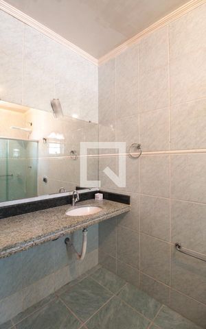 Casa à venda com 358m², 6 quartos e 2 vagasBanheiro da Suite