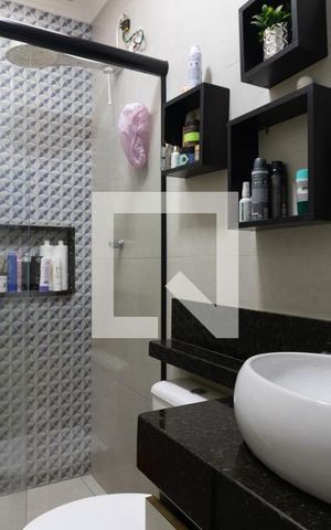 Casa à venda com 210m², 4 quartos e 2 vagas Casa à venda com 210m², 4 quartos e 2 vagasBanheiro da Suíte 3