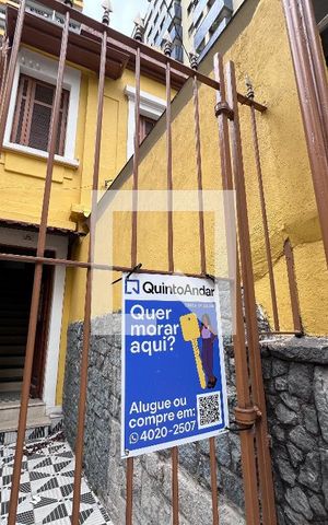 Casa à venda com 230m², 3 quartos e sem vaga Casa à venda com 230m², 3 quartos e sem vagaFachada