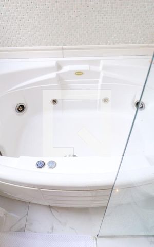 Apartamento à venda com 216m², 3 quartos e 4 vagasDetalhe Banheiro da Suíte 3