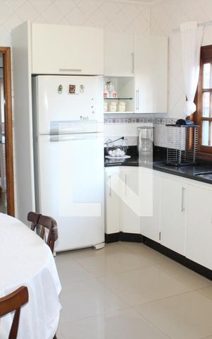 Casa para alugar com 223m², 3 quartos e 2 vagasCozinha