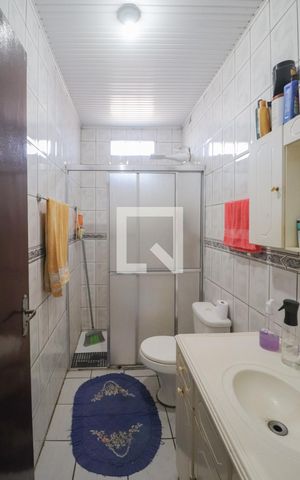 Casa à venda com 205m², 3 quartos e 2 vagas Casa à venda com 205m², 3 quartos e 2 vagasBanheiro 1