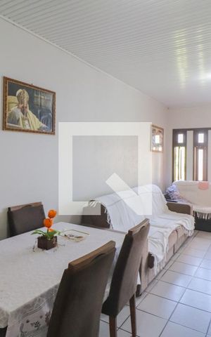 Casa à venda com 205m², 3 quartos e 2 vagas Casa à venda com 205m², 3 quartos e 2 vagasSala