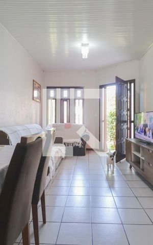 Casa à venda com 205m², 3 quartos e 2 vagas Casa à venda com 205m², 3 quartos e 2 vagasSala