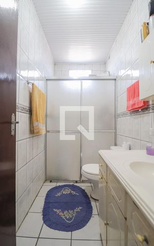 Casa à venda com 205m², 3 quartos e 2 vagas Casa à venda com 205m², 3 quartos e 2 vagasBanheiro 1