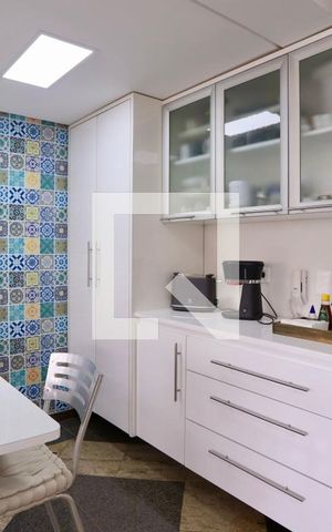 Apartamento à venda com 269m², 3 quartos e 3 vagas Apartamento à venda com 269m², 3 quartos e 3 vagasCozinha