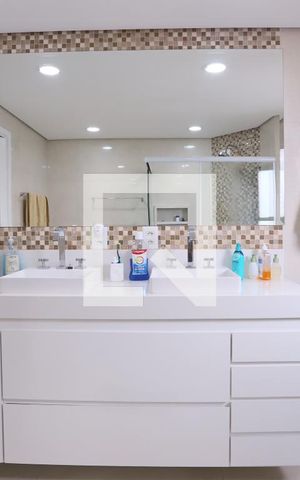 Apartamento à venda com 269m², 3 quartos e 3 vagas Apartamento à venda com 269m², 3 quartos e 3 vagasBanheiro do Quarto 2
