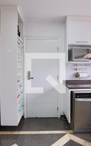 Apartamento à venda com 269m², 3 quartos e 3 vagas Apartamento à venda com 269m², 3 quartos e 3 vagasCozinha