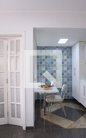 Apartamento à venda com 269m², 3 quartos e 3 vagas Apartamento à venda com 269m², 3 quartos e 3 vagasCozinha