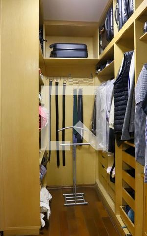 Apartamento à venda com 269m², 3 quartos e 3 vagas Apartamento à venda com 269m², 3 quartos e 3 vagasCloset do quarto 2