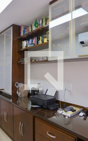 Apartamento à venda com 269m², 3 quartos e 3 vagas Apartamento à venda com 269m², 3 quartos e 3 vagasEscritório