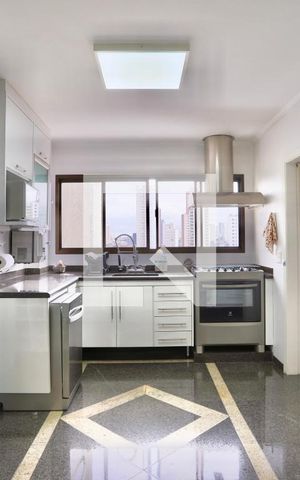 Apartamento à venda com 269m², 3 quartos e 3 vagas Apartamento à venda com 269m², 3 quartos e 3 vagasCozinha
