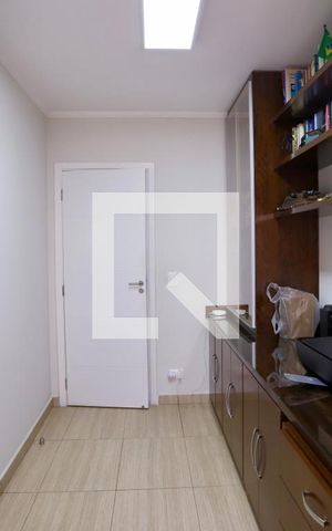 Apartamento à venda com 269m², 3 quartos e 3 vagas Apartamento à venda com 269m², 3 quartos e 3 vagasEscritório