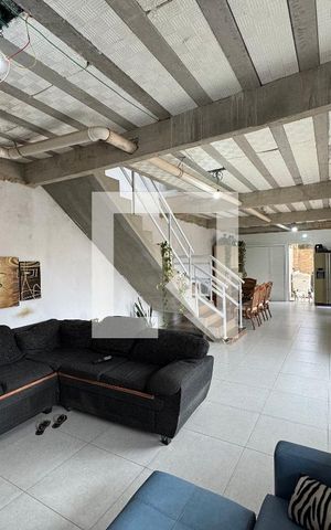 Casa à venda com 330m², 4 quartos e 4 vagas Casa à venda com 330m², 4 quartos e 4 vagasSala
