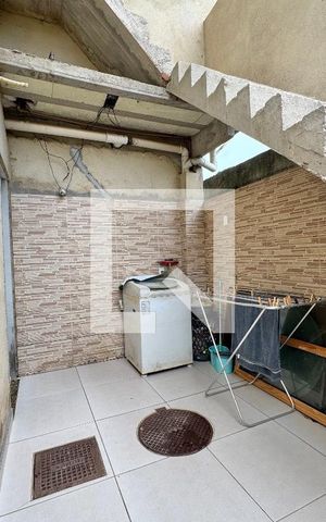 Casa à venda com 330m², 4 quartos e 4 vagas Casa à venda com 330m², 4 quartos e 4 vagasÁrea de Serviço