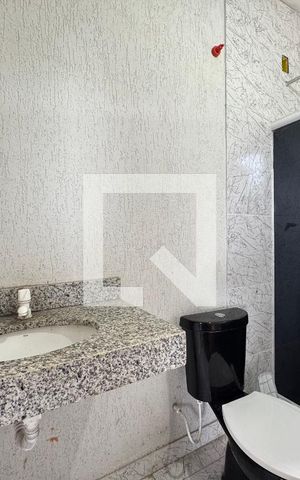 Casa à venda com 330m², 4 quartos e 4 vagas Casa à venda com 330m², 4 quartos e 4 vagasBanheiro Social (terceiro andar)