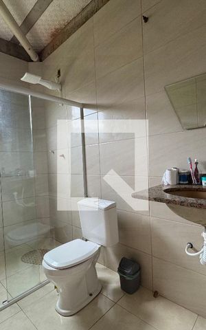 Casa à venda com 330m², 4 quartos e 4 vagas Casa à venda com 330m², 4 quartos e 4 vagasSuíte - Banheiro