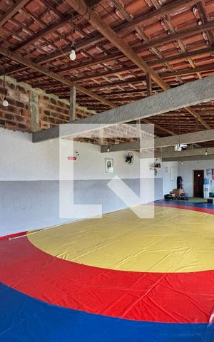 Casa à venda com 330m², 4 quartos e 4 vagas Casa à venda com 330m², 4 quartos e 4 vagasSalão (terceiro andar)