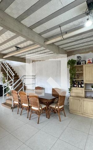 Casa à venda com 330m², 4 quartos e 4 vagas Casa à venda com 330m², 4 quartos e 4 vagasSala