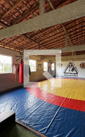 Casa à venda com 330m², 4 quartos e 4 vagas Casa à venda com 330m², 4 quartos e 4 vagasSalão (terceiro andar)
