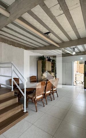 Casa à venda com 330m², 4 quartos e 4 vagas Casa à venda com 330m², 4 quartos e 4 vagasSala