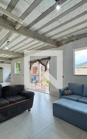 Casa à venda com 330m², 4 quartos e 4 vagas Casa à venda com 330m², 4 quartos e 4 vagasSala