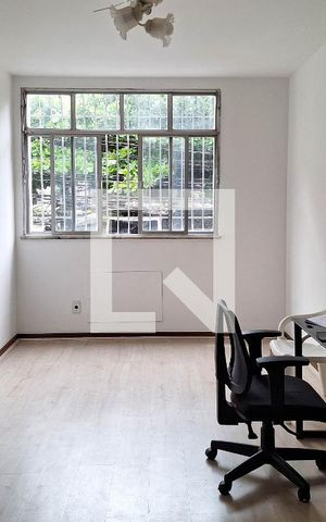 Apartamento à venda com 119m², 2 quartos e 1 vaga Apartamento à venda com 119m², 2 quartos e 1 vagaSala
