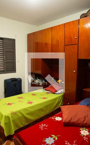 Casa à venda com 200m², 3 quartos e 4 vagas Casa à venda com 200m², 3 quartos e 4 vagasQuarto