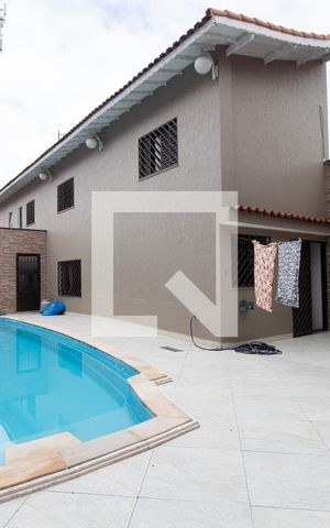 Casa à venda com 418m², 4 quartos e 6 vagasPiscina