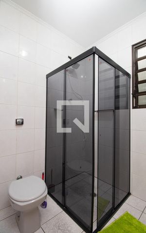 Casa à venda com 418m², 4 quartos e 6 vagasPiscina - Banheiro
