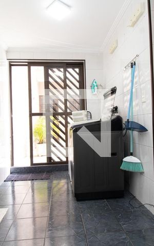 Casa à venda com 418m², 4 quartos e 6 vagasÁrea de Serviço