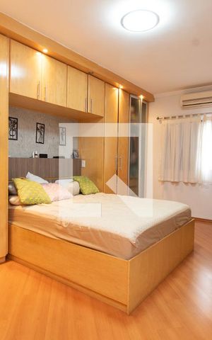 Casa à venda com 418m², 4 quartos e 6 vagasSuíte