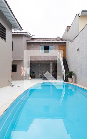 Casa à venda com 418m², 4 quartos e 6 vagasPiscina