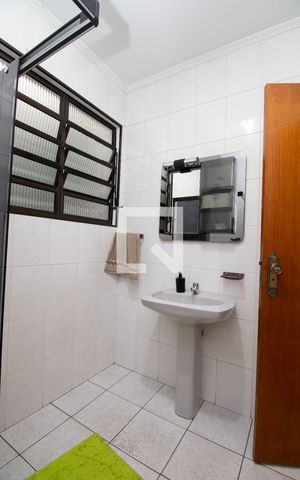 Casa à venda com 418m², 4 quartos e 6 vagasPiscina - Banheiro