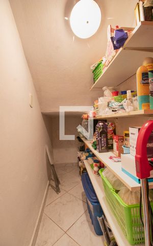 Casa à venda com 418m², 4 quartos e 6 vagasDespensa