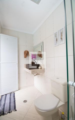 Casa à venda com 418m², 4 quartos e 6 vagasBanheiro da Piscina