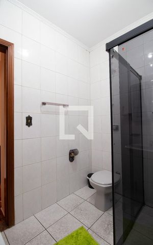 Casa à venda com 418m², 4 quartos e 6 vagasPiscina - Banheiro