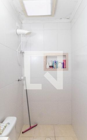 Casa à venda com 167m², 3 quartos e 3 vagas Casa à venda com 167m², 3 quartos e 3 vagasBanheiro da Suíte 1