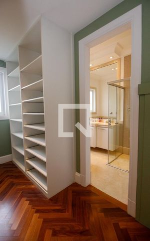 Casa à venda com 800m², 4 quartos e 6 vagasCloset da suíte 2