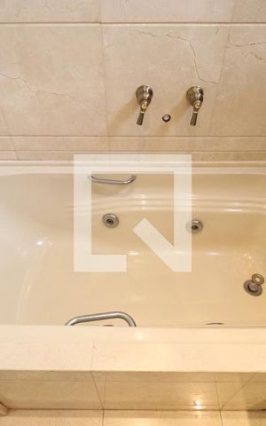 Apartamento à venda com 480m², 4 quartos e 5 vagasBanheiro da Suíte 2