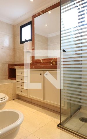 Apartamento à venda com 480m², 4 quartos e 5 vagasBanheiro da Suíte 2